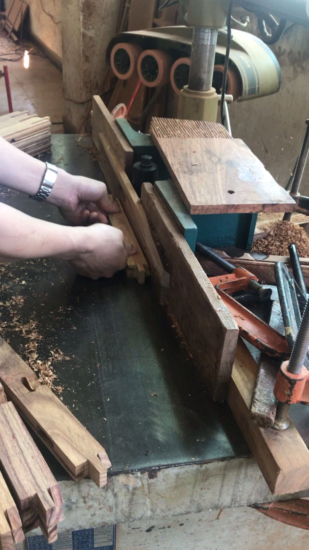 木工师傅打线条