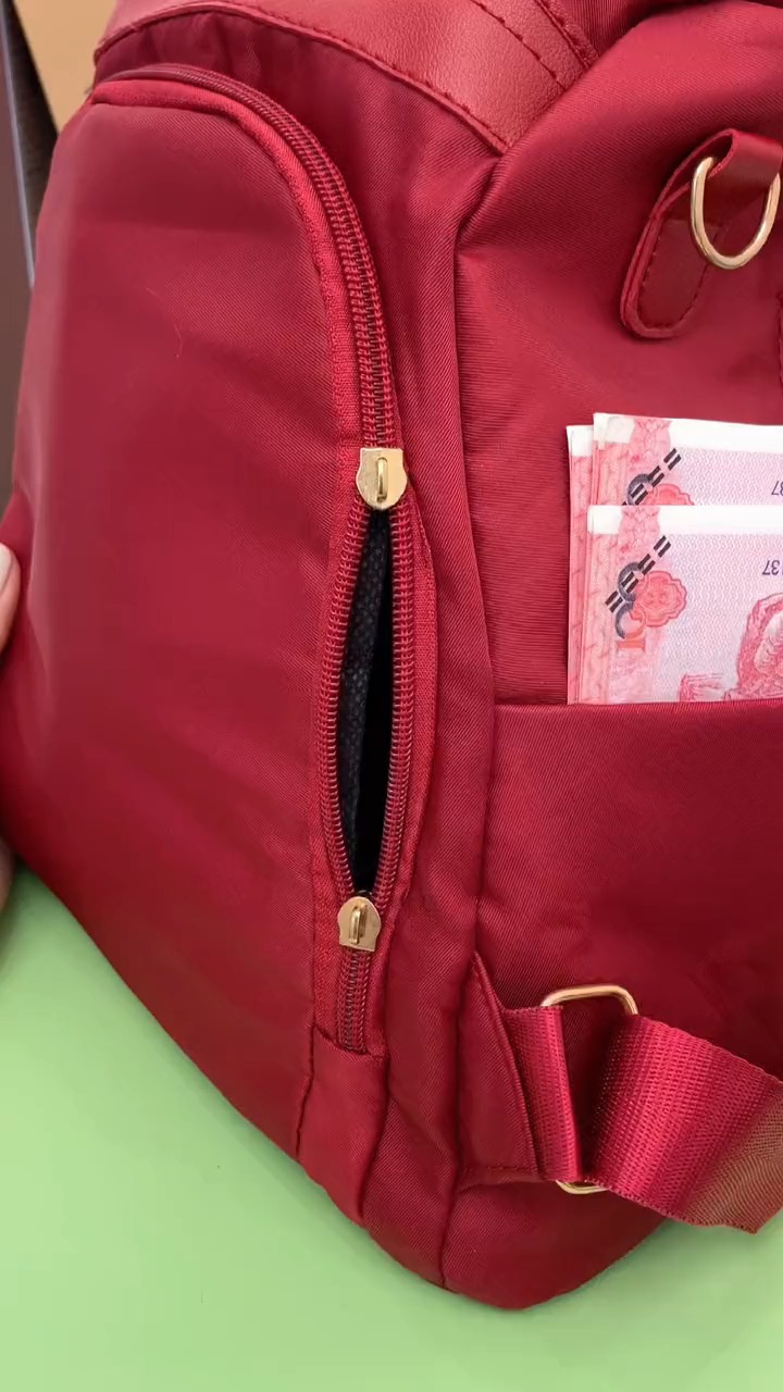 衣服和包包拉链坏了,就用这个拉链头,简单操作就能安装,方便!