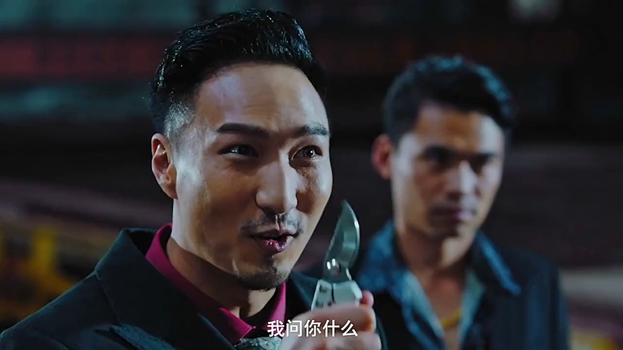 卧底女友遭罪犯残忍伤害,小伙为救出女友力战犯罪团伙