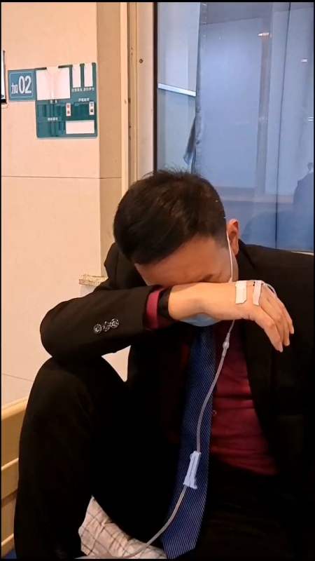 太失败了快四十岁了还是孑然一身累了痛了生病了身边都没有人关心我