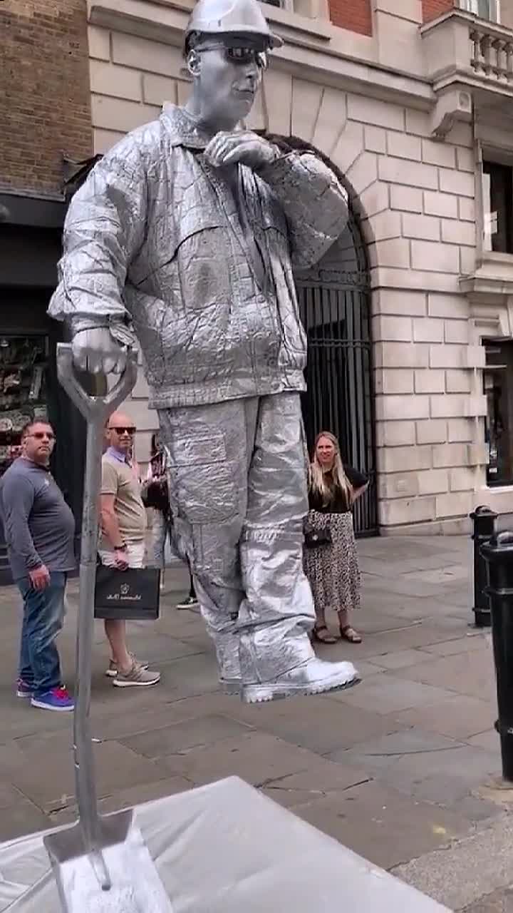 大师表演空中悬浮术,这酷了!