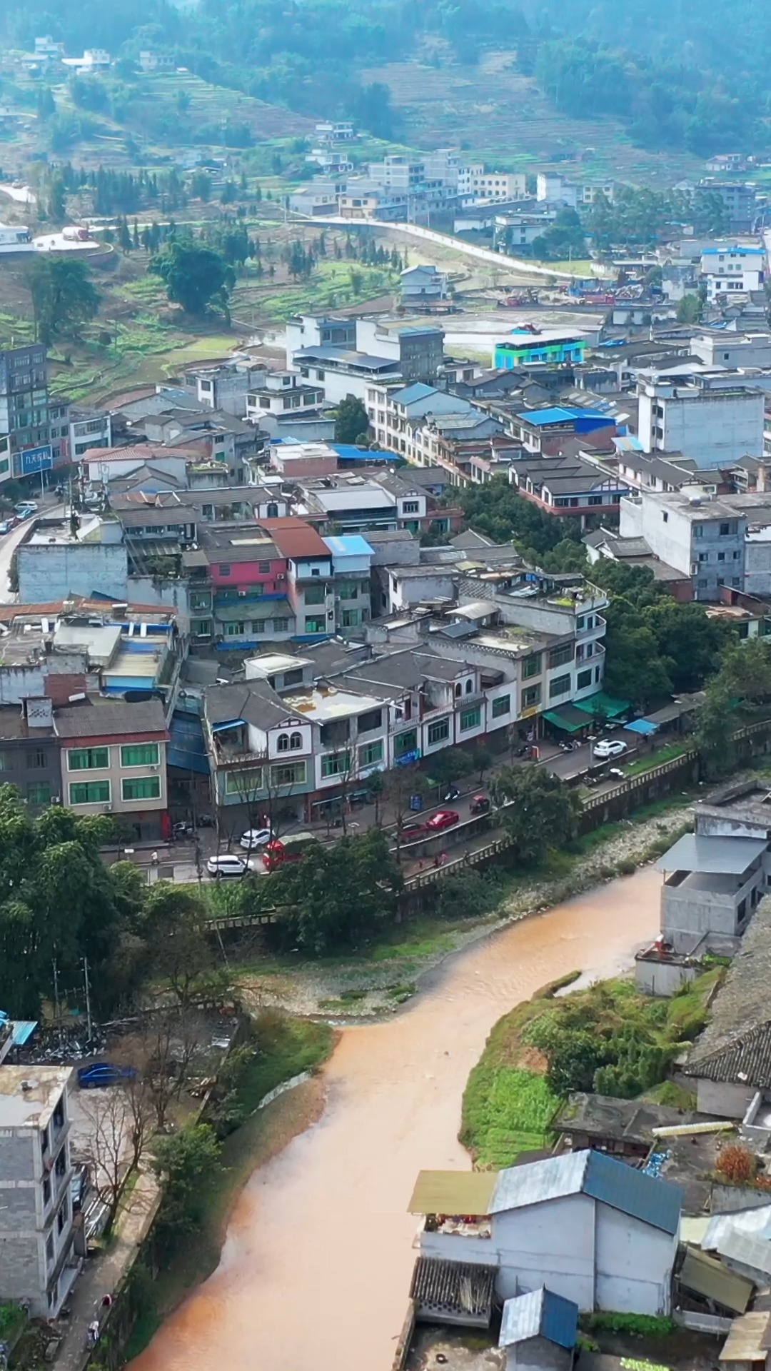我要上热门云南昭通市威信旧城镇古时县衙所在地带你看高原上的风景