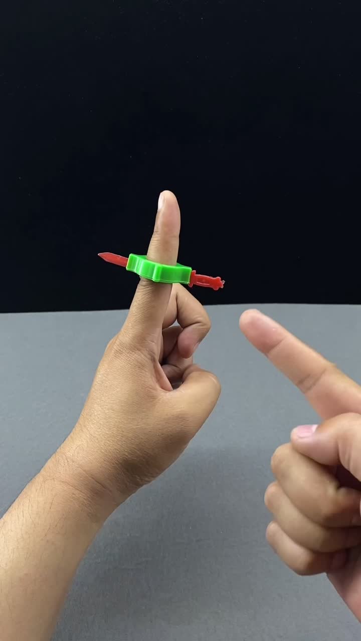 魔术师宝剑穿越手指魔术,这招练了七年,至今无人破解!