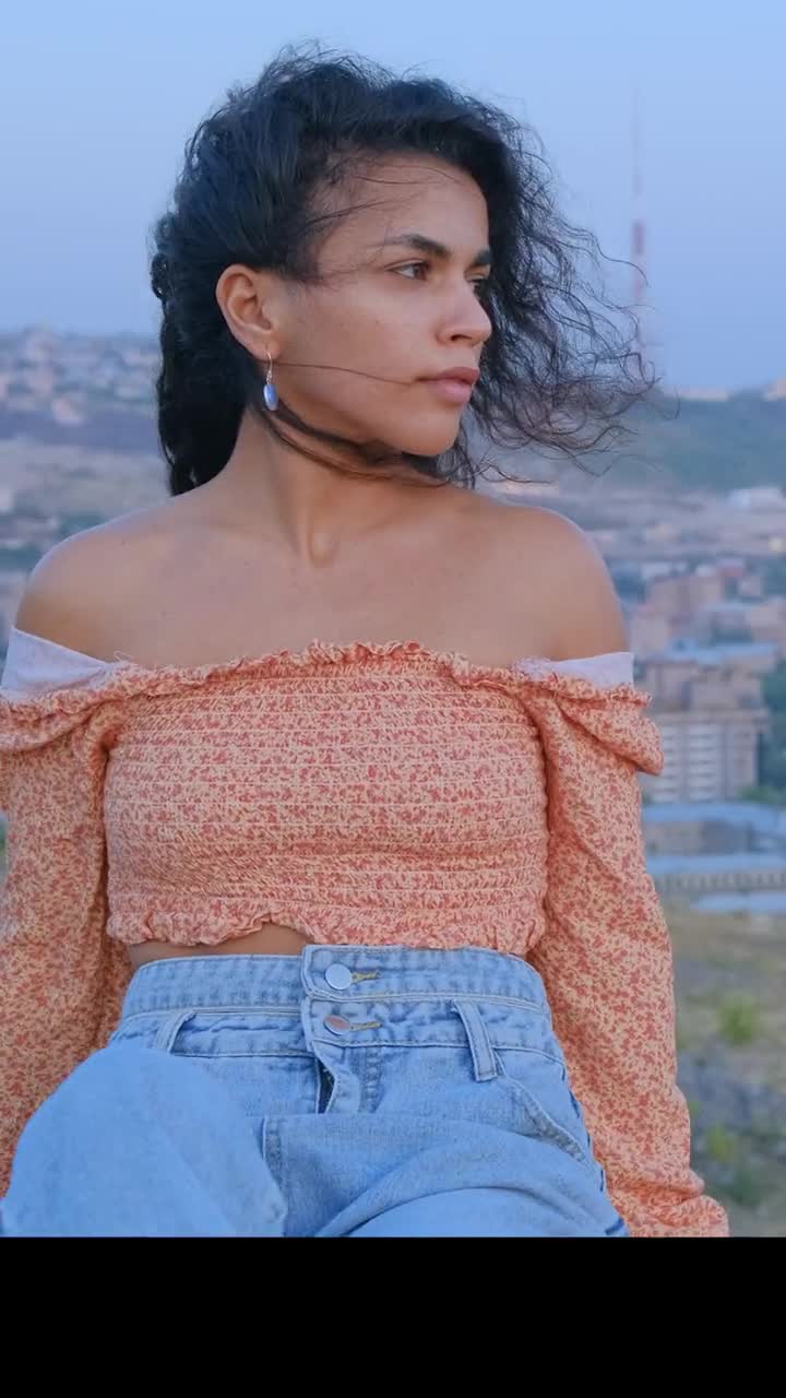 全民自拍#亚美尼亚女孩迷人的微笑-度小视