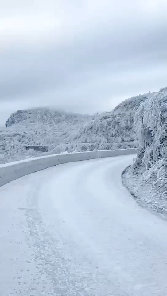 大雪封山,白茫茫大地