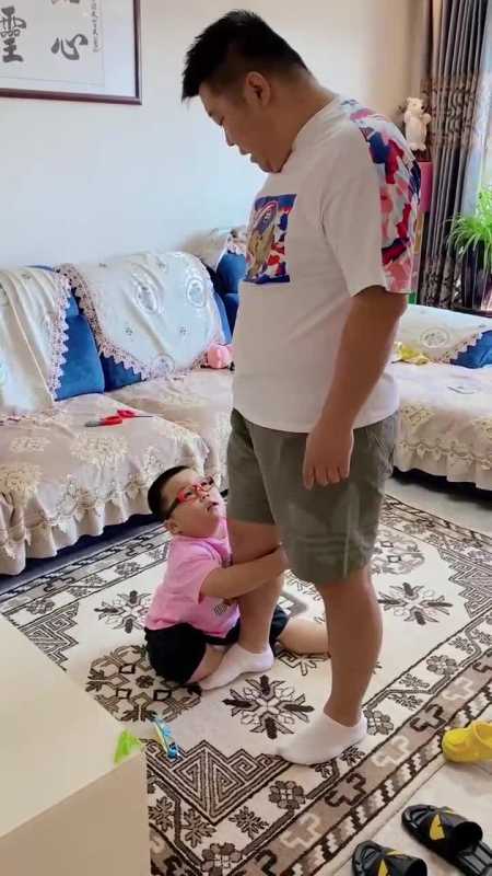 你们帮我看看祁虫虫这个样子,像你们认识的谁