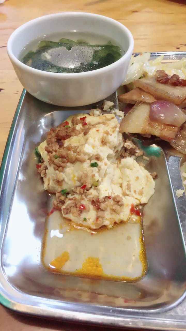 中午的工作餐…….