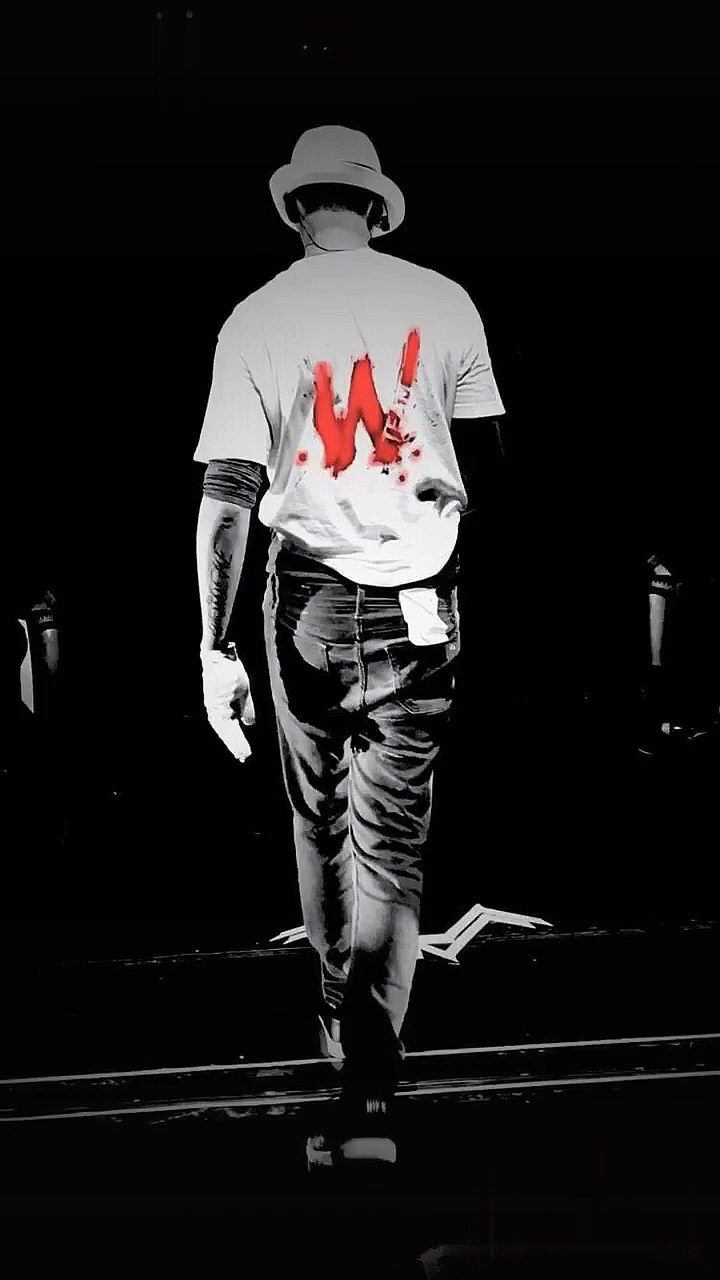 陈伟霆#晚安  饱饱的背影杀