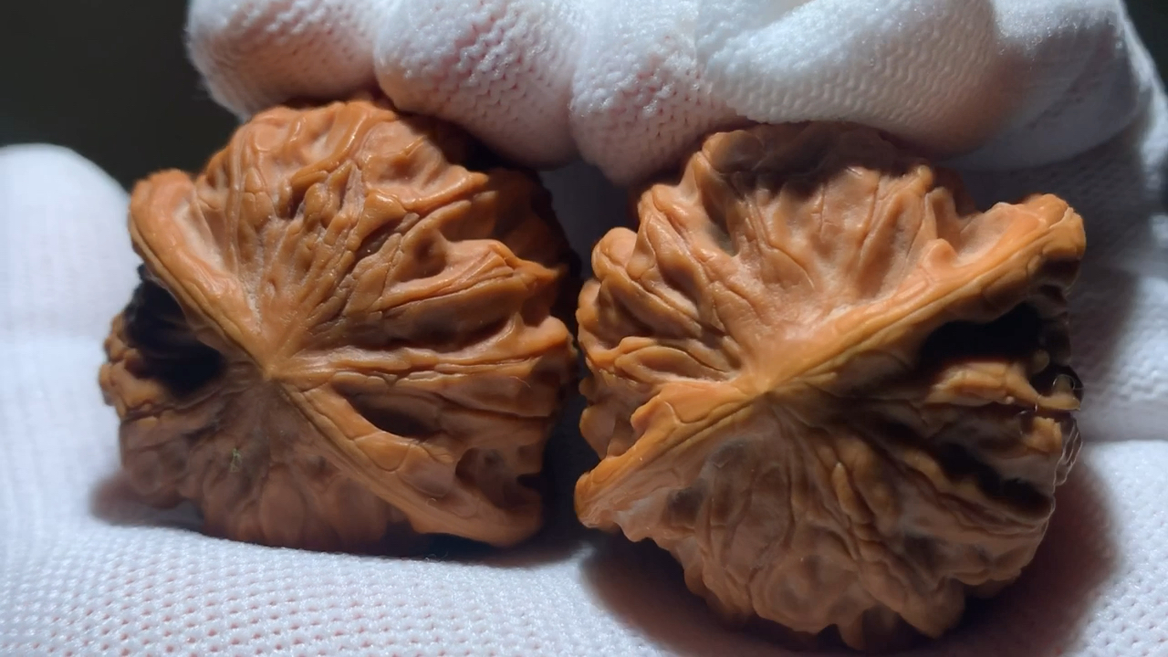 文玩核桃#怀柔老款闷尖(乾隆磨),最美野生闷尖