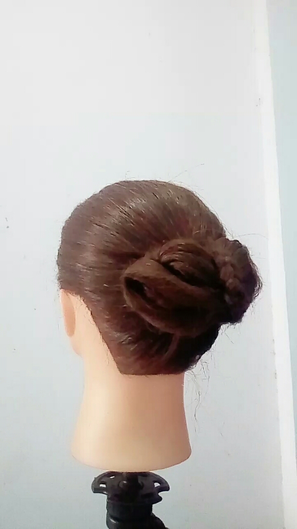 颜值大pk#用梳子挽出迷人的发髻.