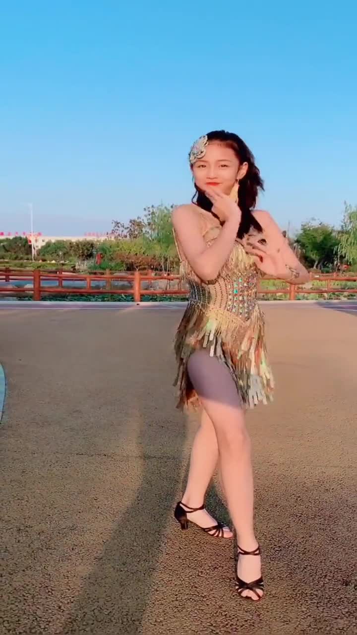 卓亚就像今天的阳光,光芒四射有没有?