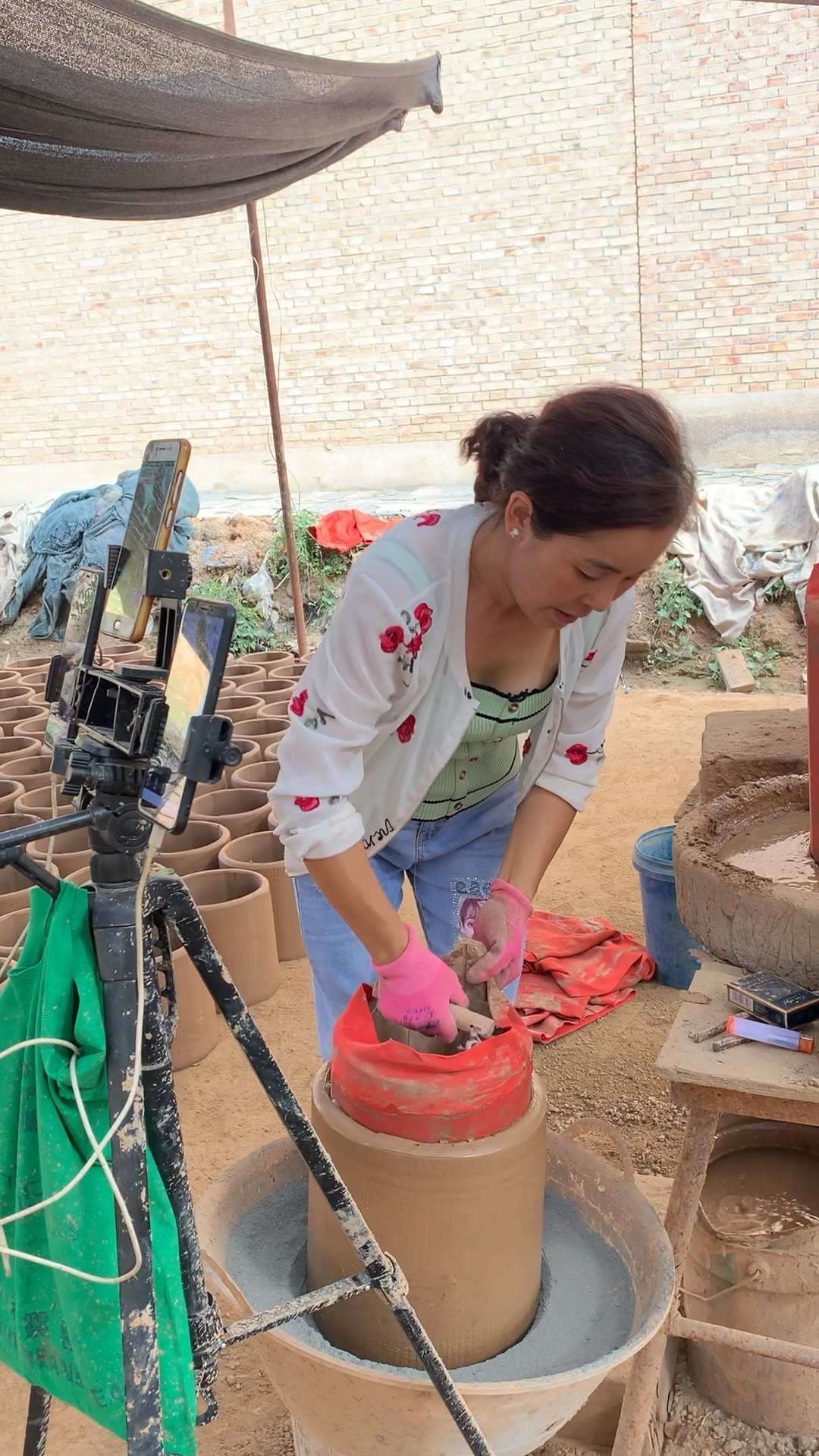 比红色保时捷女司机帽子飞的还漂亮的手艺人.火了!