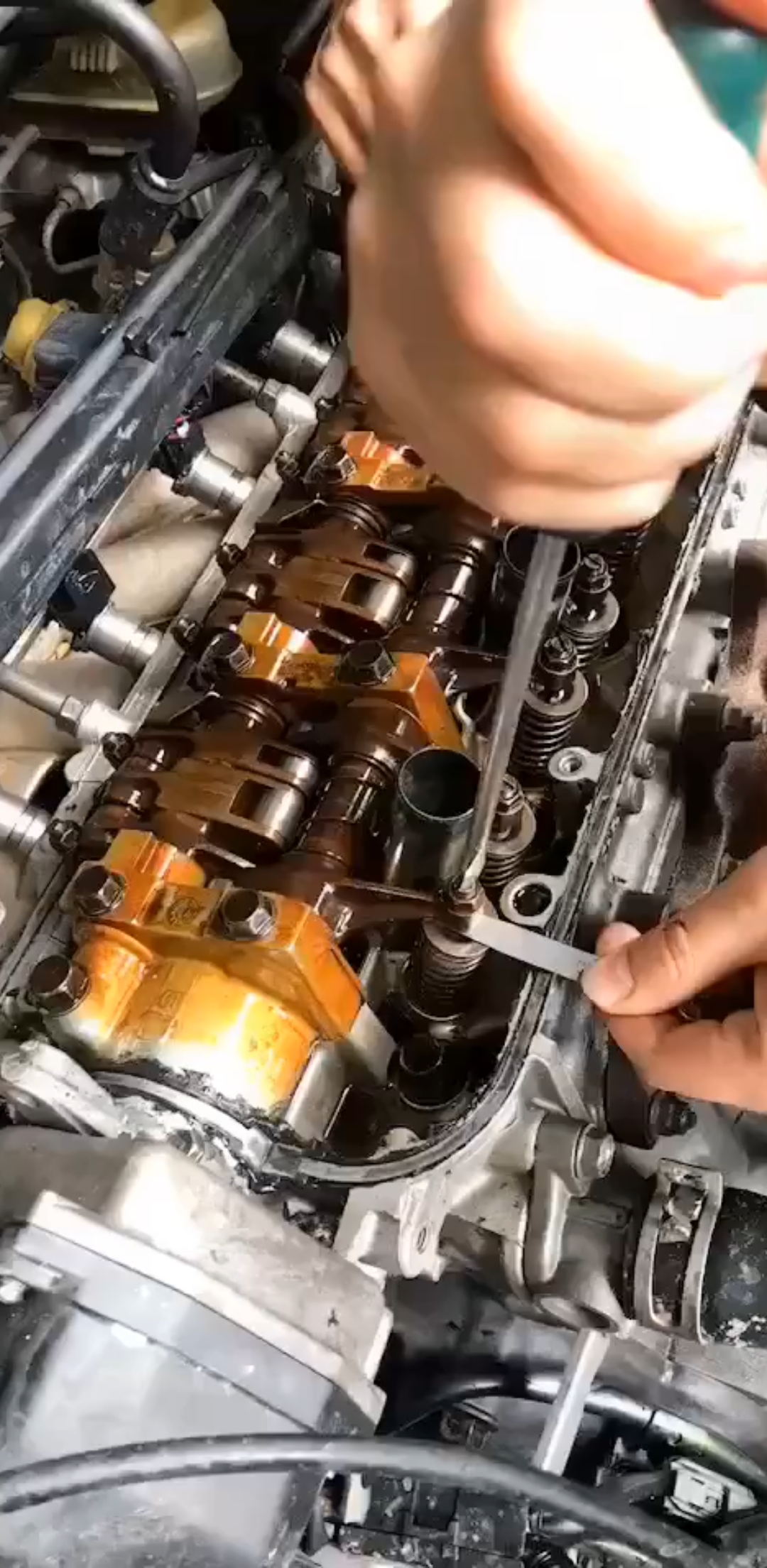 好久没发了,今天来一个本田雅阁的气门间隙调节-度小视