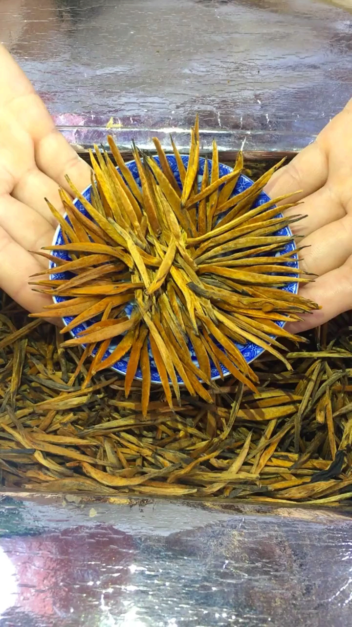 滇红金针精采单芽采用传统工艺精致而成.