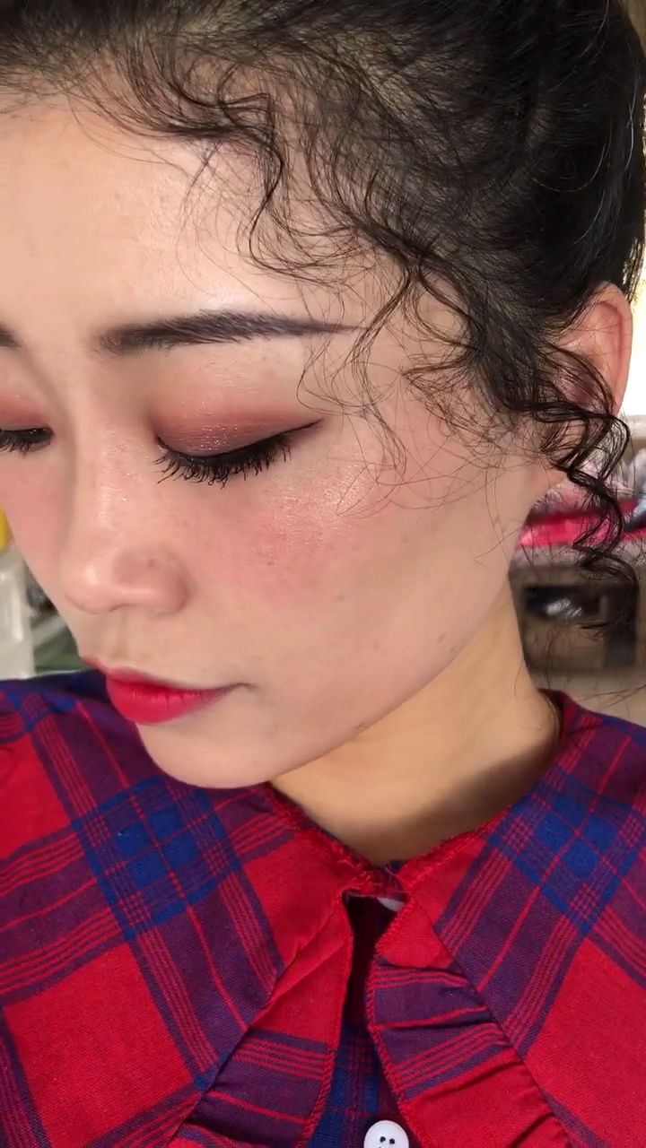 普通女孩子化妆最真实的样子  挑战iphone后置摄像头  小雀斑小肉肉小