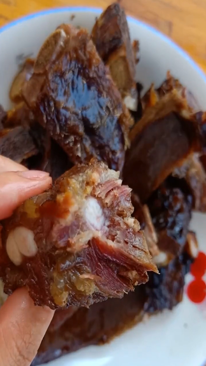 美食#真正的手撕腊排骨,大伙看着有没有食欲?