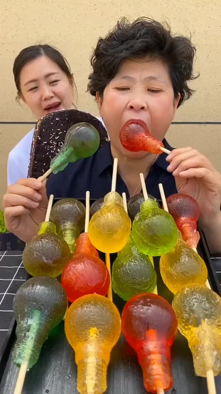 还记得全网最火的灯泡糖吗