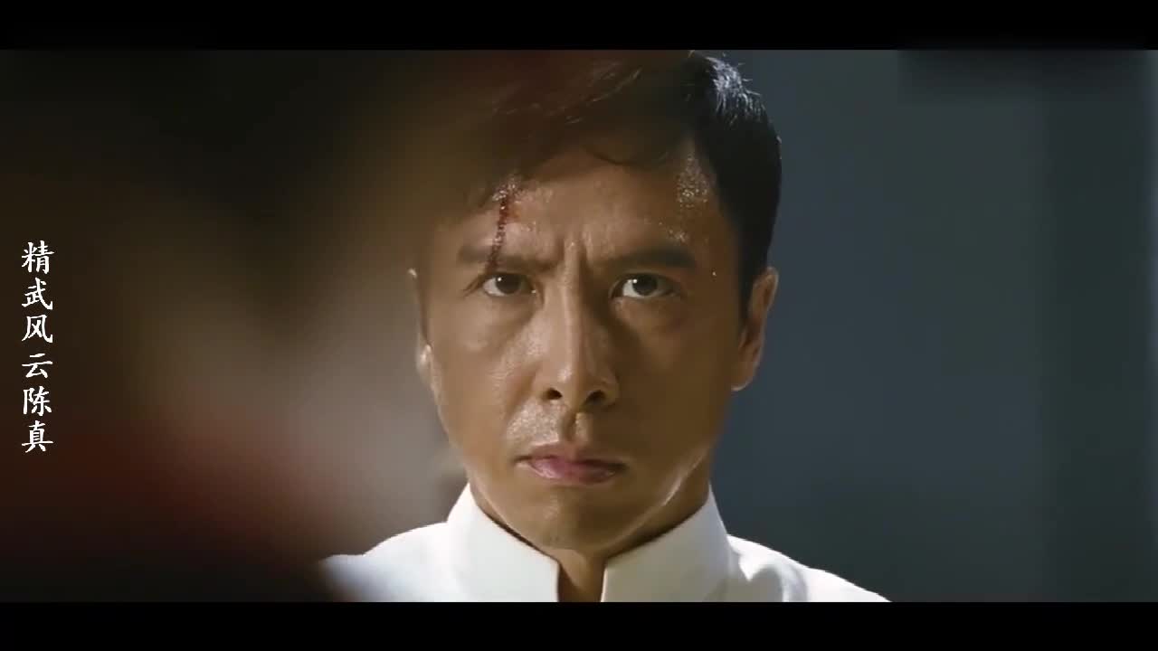 经典影视:当陈真脱下衣服的那一刻,日本人只有挨打的份,精彩