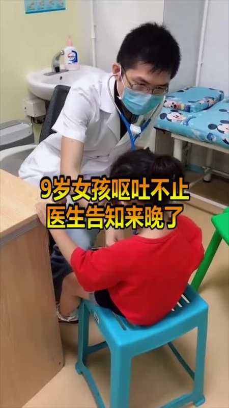 小女孩生病呕吐图片