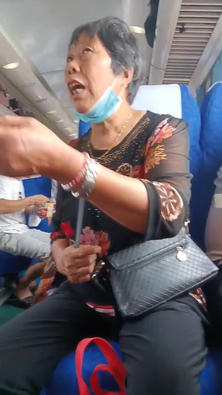 大妈,你动作专业,表情到位