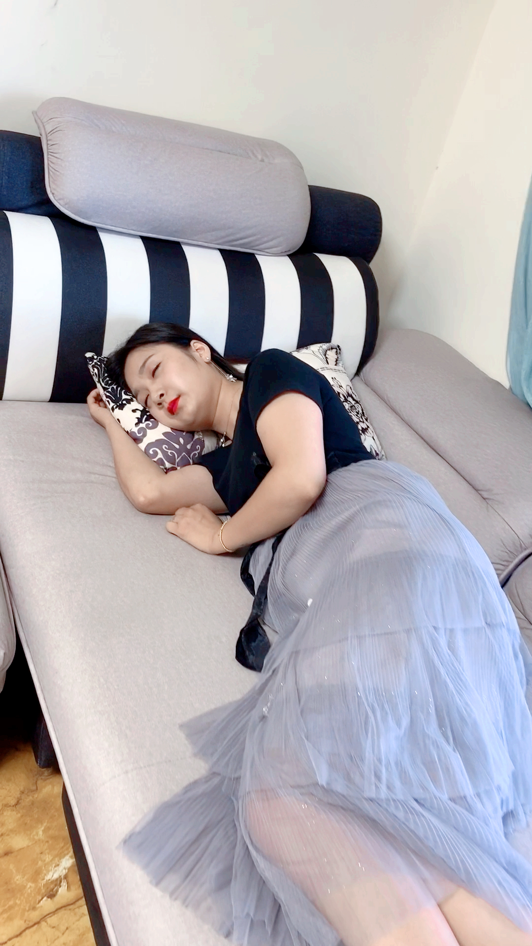 老婆妹妹每次和妹夫吵架后就来我们家里不肯动!