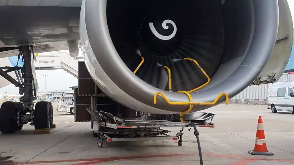 飞机发动机维护的一种方式:水洗发动机,这种方式有严格的维护程序