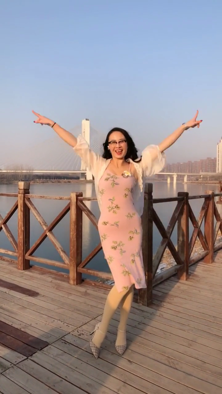 感谢全民我要上热门#36岁单身老阿姨,带着一个孩子,生活不易,家人们