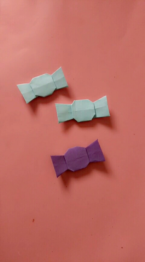 平面小糖果的折法,可以作为包装盒上的小装饰哦-度小视