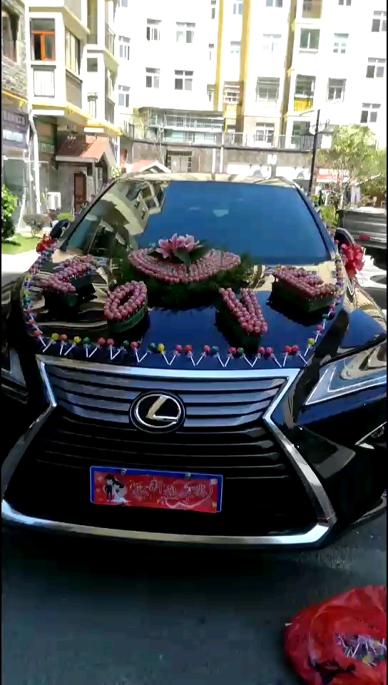自己动手扎的婚车,漂亮