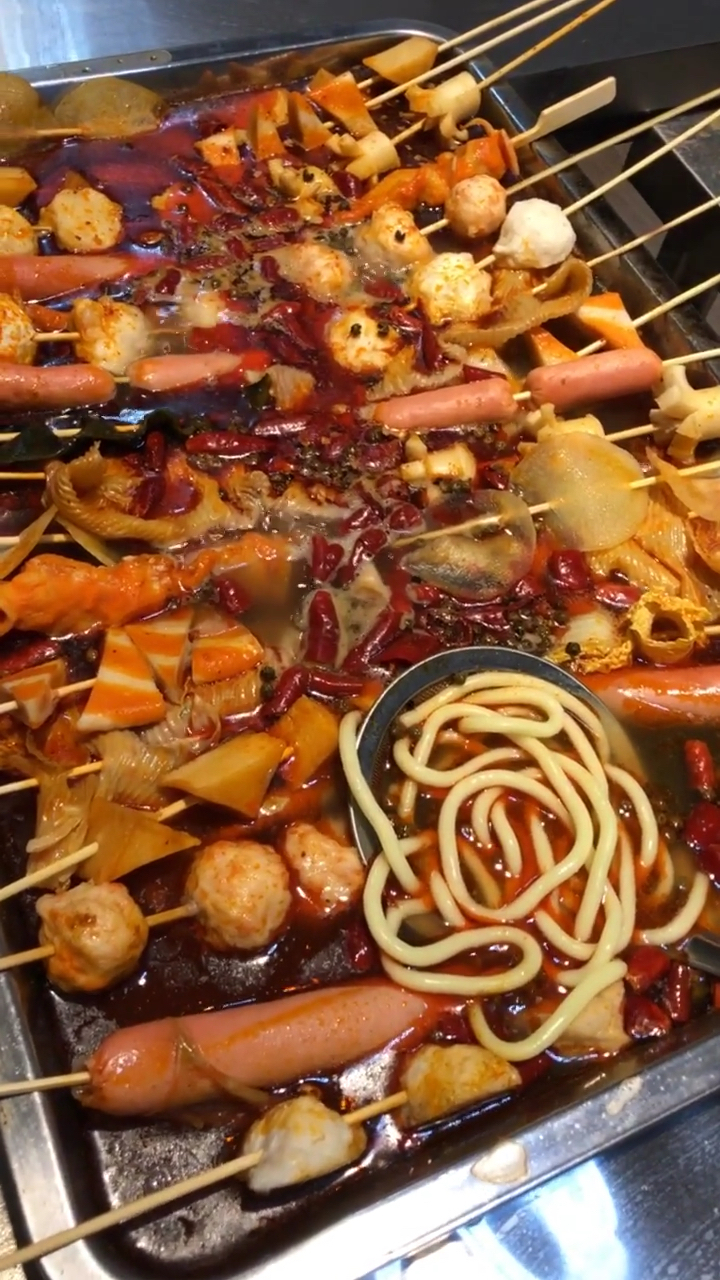 麻辣串小吃摊位爆火吸客项目