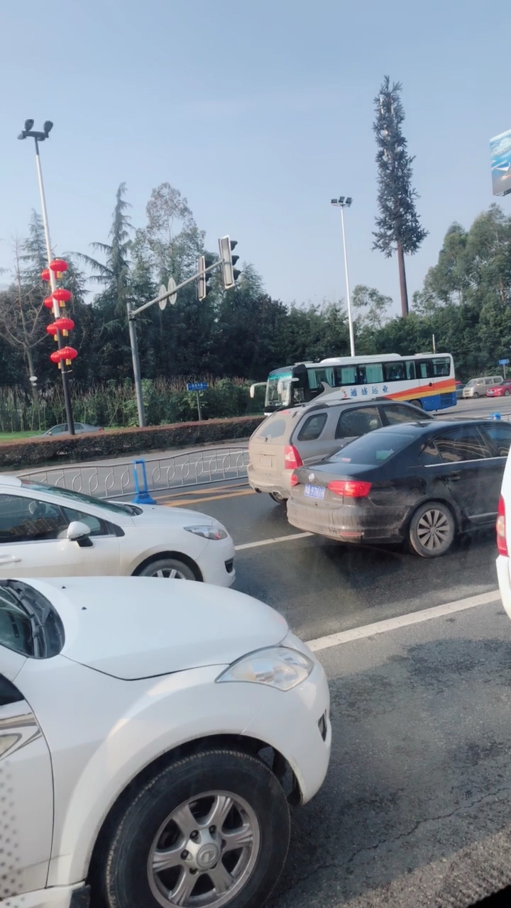 人来人往,车来车往,何时是个头