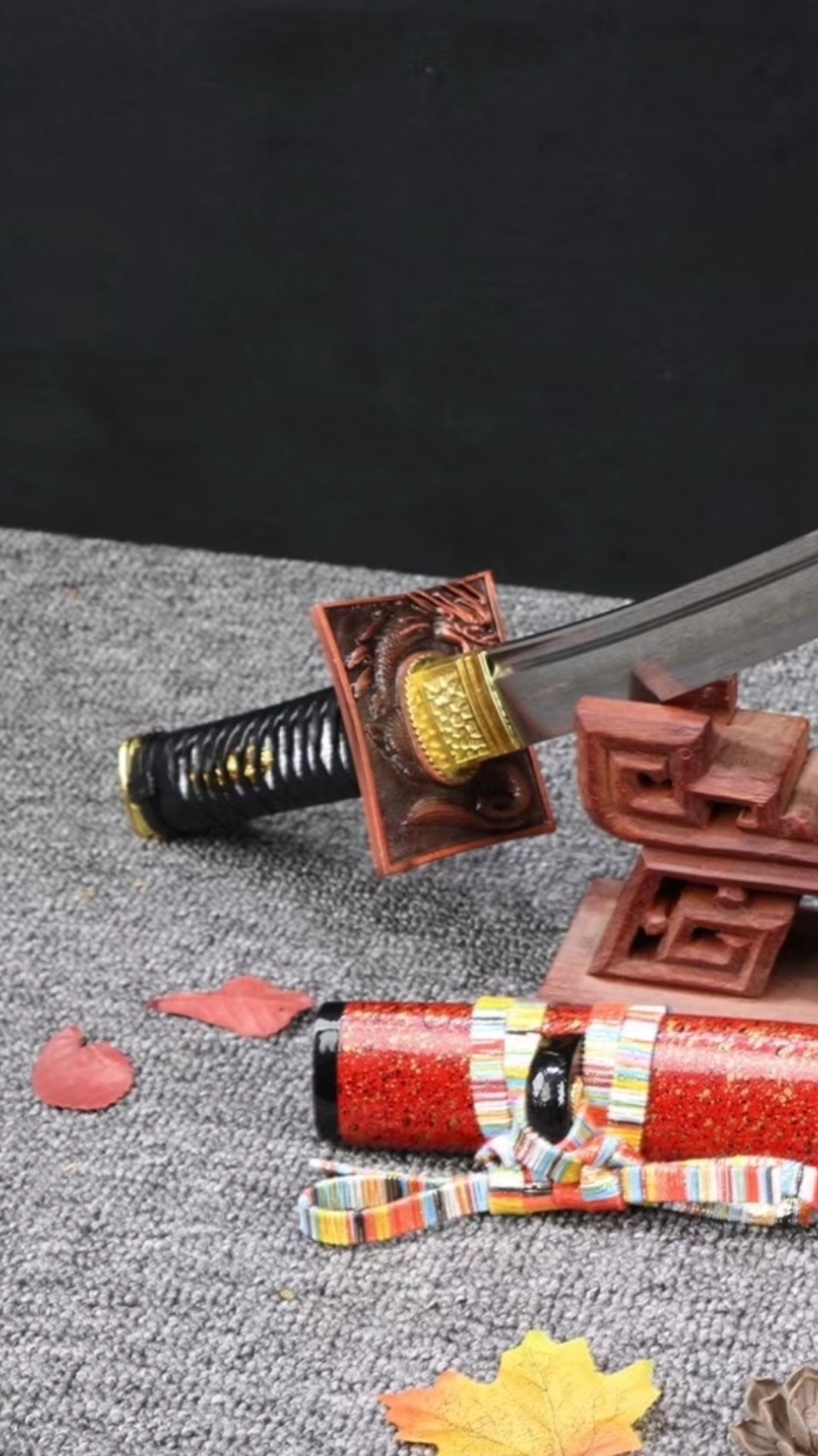 方镡雕龙短刀花纹钢胁差