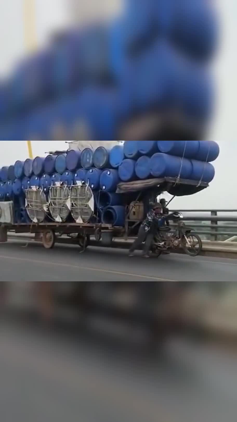 果然是高手咋民间,广西老大爷你这摩托车还真是马力十足,这你都敢拉啊