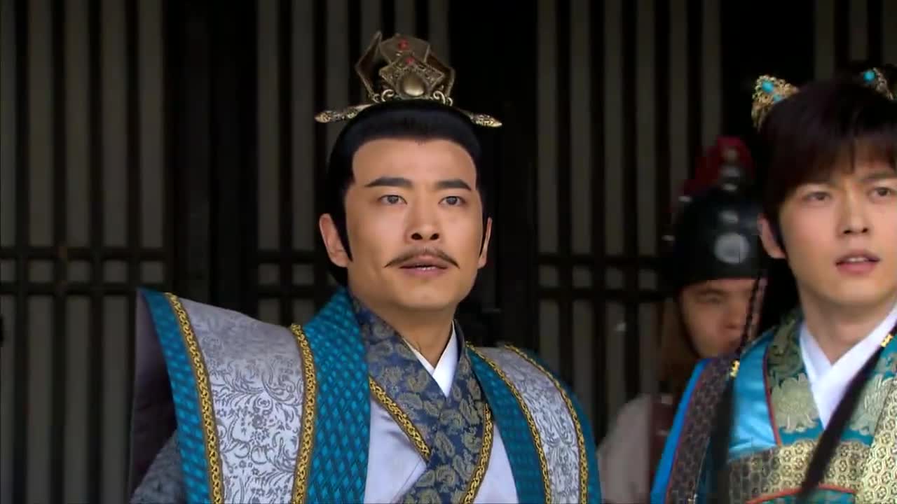 封神英雄榜:李靖拿剑砍肉球,怎料肉球里蹦出小哪吒,出生就会飞