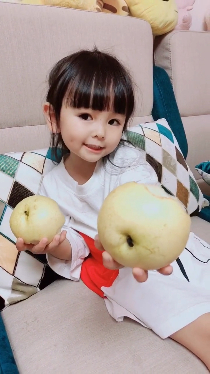 搞笑段子剧#这个梨最甜给你吃.