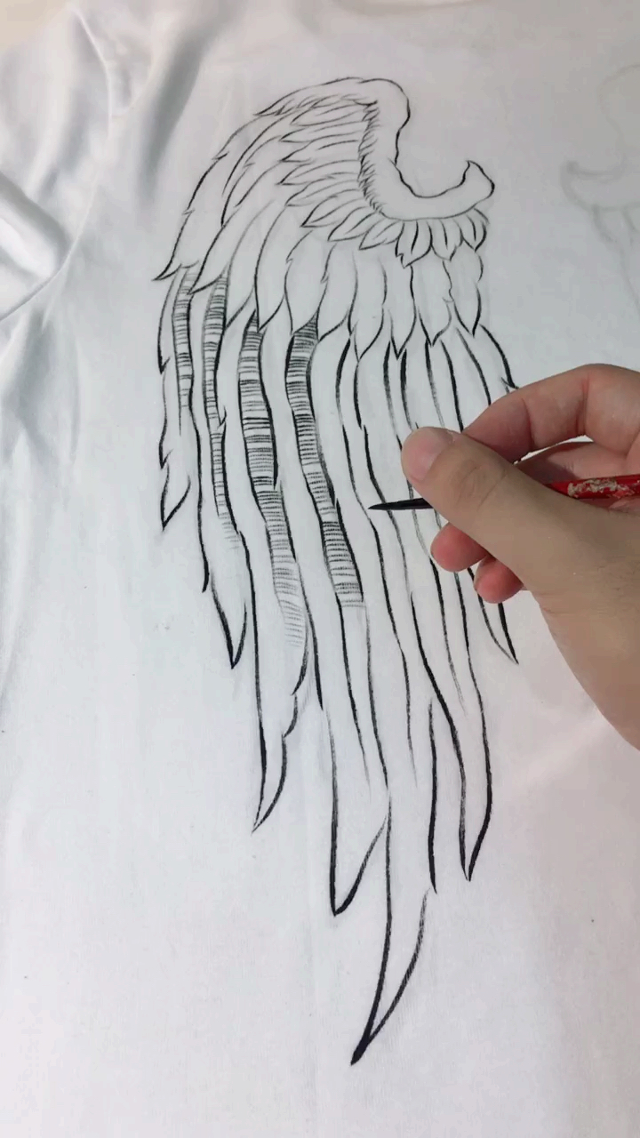 画画#衣服手绘隐形的翅膀绘画过程-度小视