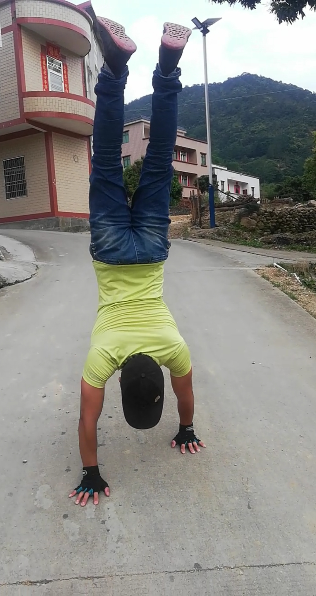 倒立行走#有如脚般的倒立行走,太潇洒啦