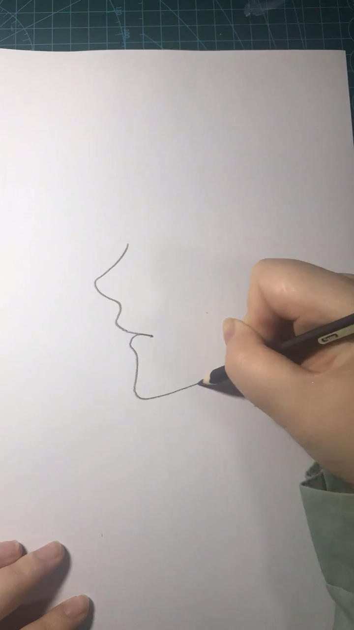 一条线画侧脸看谁画成功有可能画的很搞笑哦哈哈