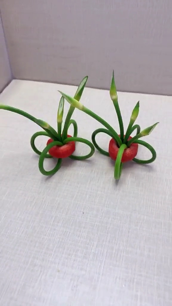 快要憋疯的你#好美的蒜苔花,创意设计@全民小助手