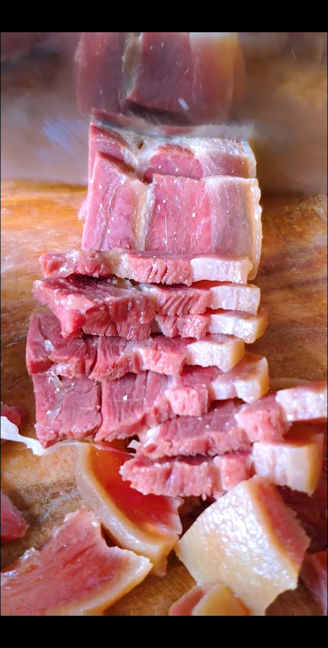 看看我们的宣威火腿煮出来色泽多么诱人