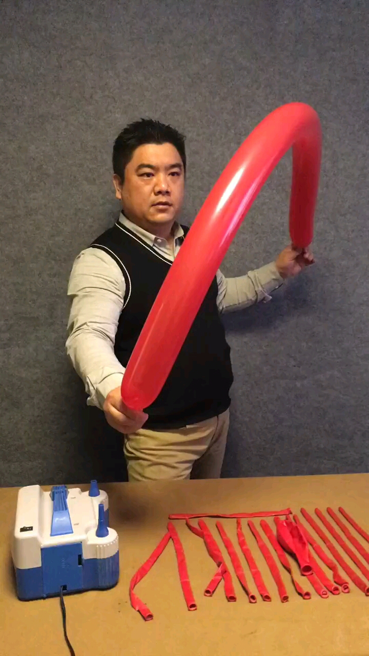 气球做的蝎子王