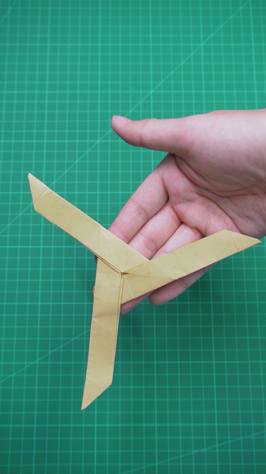 手工制作#真正的狩猎回旋镖,扔出去后还能飞回来接住!