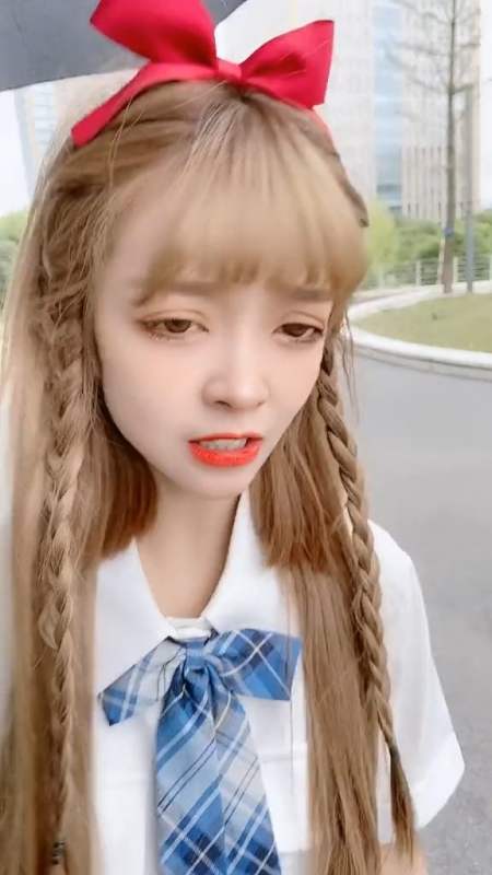 也不知道苓妹这会儿到哪里了.