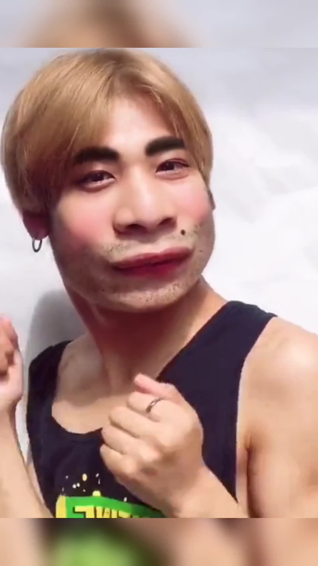 我要上热门#网红小哥哥故意扮丑,原来是小鲜肉!