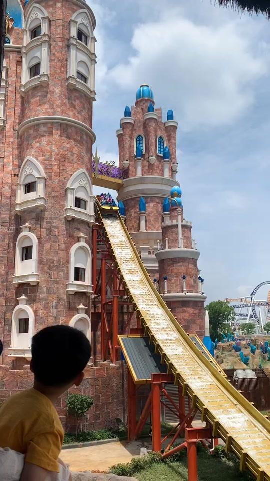 东方山水酷玩王国 夏天就是要跟喜欢的人一起去游乐园?