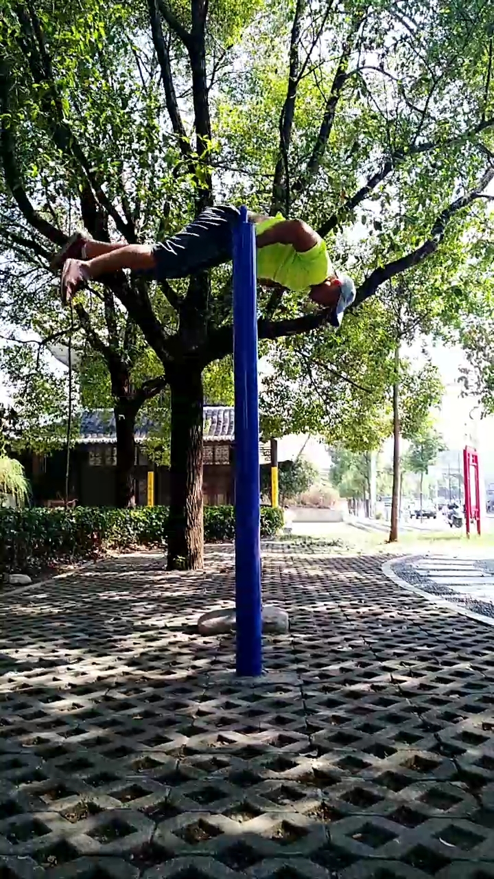 健身宁教练传递健身正能量#单杠二练习