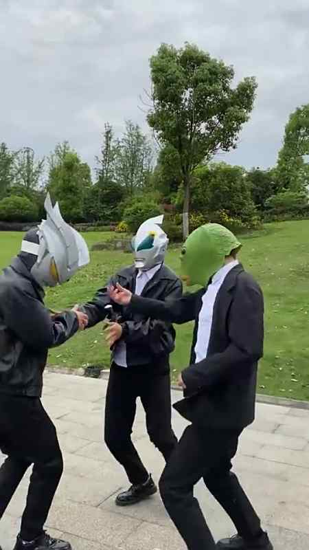 绿头鱼欺负奥特曼,看看我迪迦的厉害