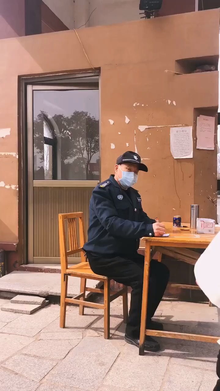 保安大爷终究还是输给了我