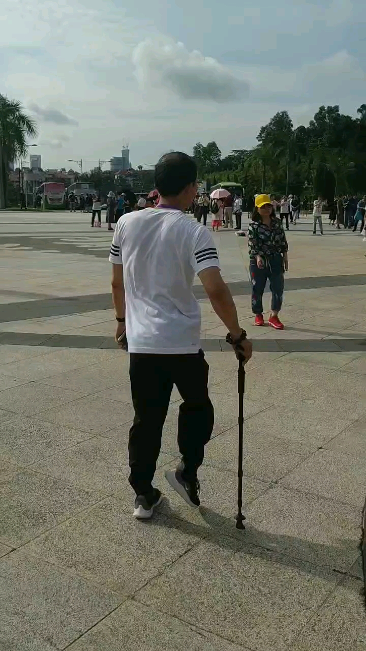 创业#一台电脑一部手机住家创业,小儿麻痹症患者年年走出国门