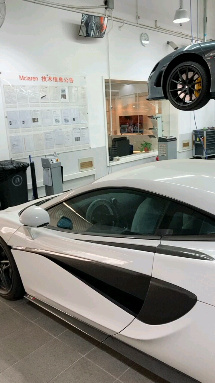 迈凯伦4s店车间